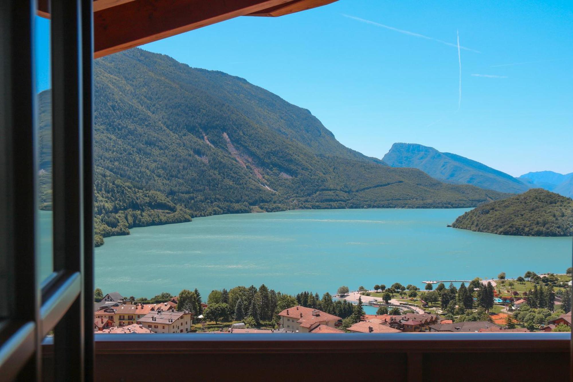 Villa La Dama Del Lago Molveno Exterior foto